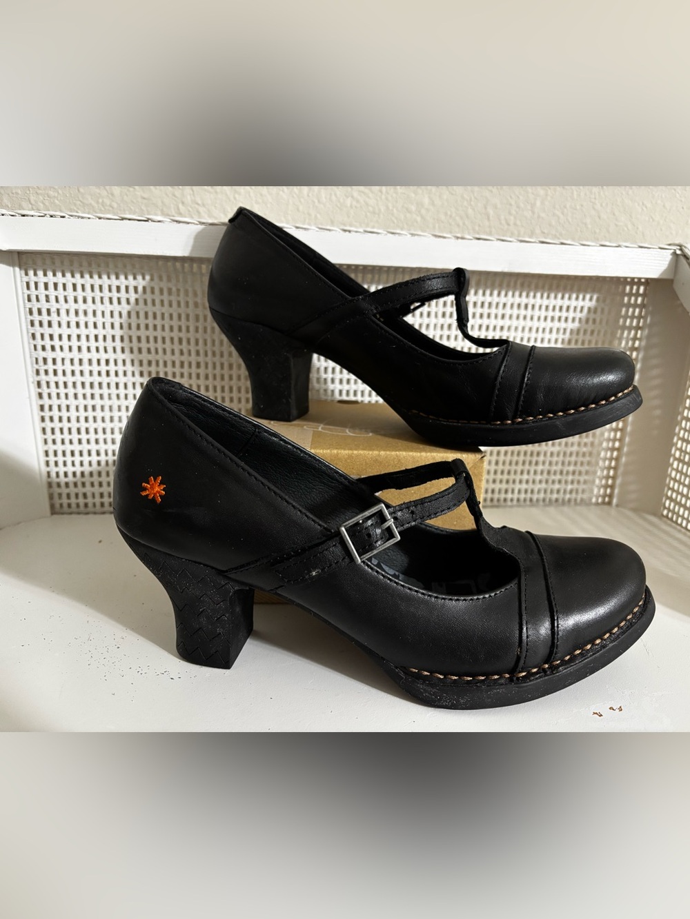 The ART Company Black Leather T-Strap Mary Jane Heels EU Sz 39 (8.5) Near-New